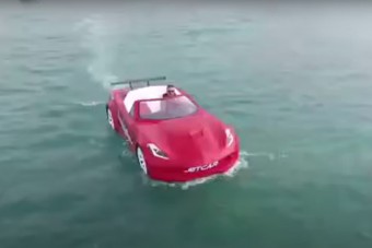 Vízre dobtak egy Corvette C7-et