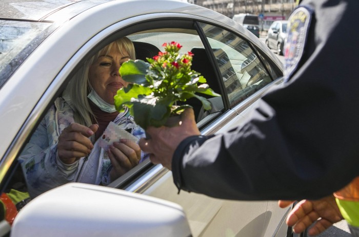Ajándékot osztogattak itthon a rendőrök 1