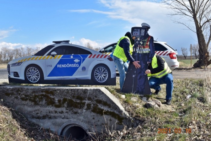 Elloptak egy traffipaxozó, magyar kamurendőrt, de végül minden jóra fordult 1 | Vezess Elloptak egy traffipaxozó, magyar kamurendőrt, de végül minden jóra fordult 1