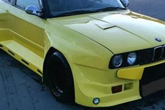Mondjunk el egy imát ezért a szerencsétlen E30-as BMW-ért