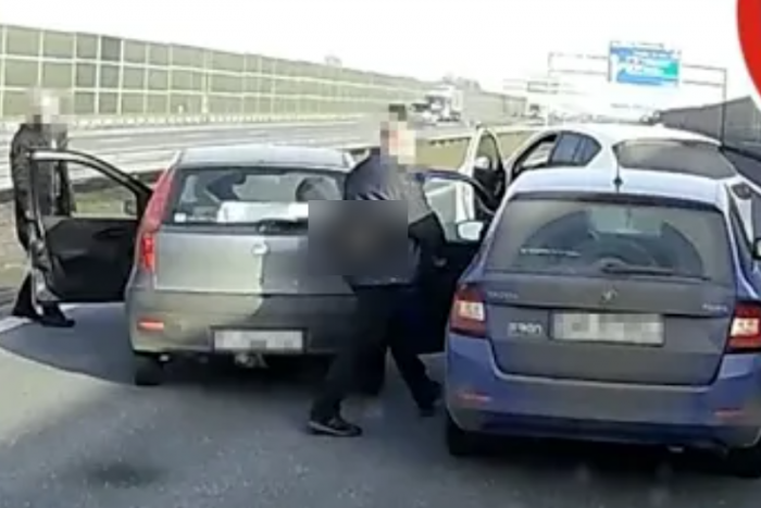 Vakmerő autósok állították meg a részeg sofőrt