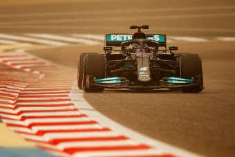F1: Ha ez igaz, a Mercedes tényleg csak altatott