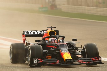 F1: Homokvihar a teszten, Verstappen az élen