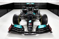 F1: Látványos változás a Mercedes új autóján 18