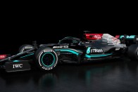 F1: Látványos változás a Mercedes új autóján 16