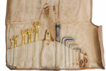 Ez a pár átlagosnak tűnő villáskulcs akár négymilliót is érhet