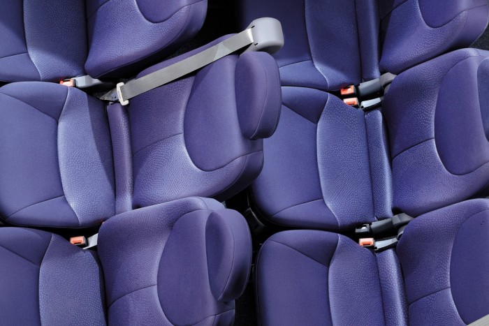 Szivacshiány miatt állhat le az autógyártás