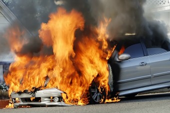 Fiatal prémiumautók kaphatnak lángra