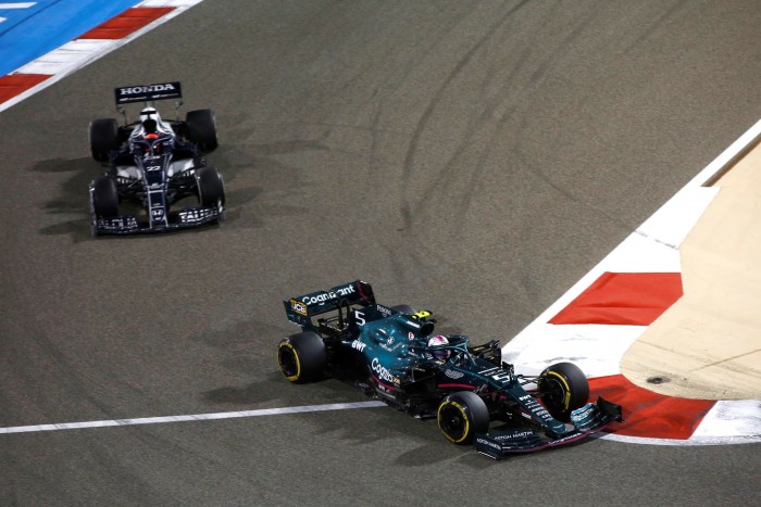 F1: Vettelt péppé verik 3