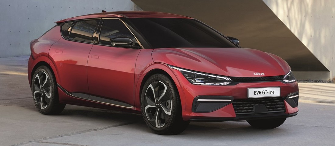 A Tesla Model X babérjaira tör a Kia EV6