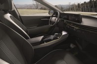 A Tesla Model X babérjaira tör a Kia EV6 25