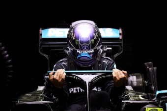F1: Hamilton frusztrált, összeesküvést sejt