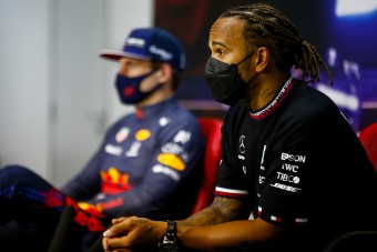 F1: Hamilton büntetést érdemel?