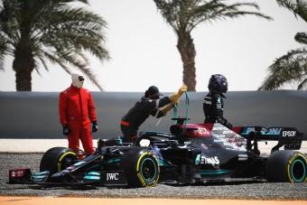F1: Hamilton a kavicságyban, Bottas az élen