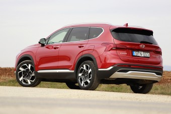 Röhejes hiba miatt hívnak vissza autókat