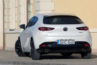 Van baja, de megigéz – Teszten a Mazda3 a benzines csodamotorral 61