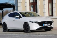 Van baja, de megigéz – Teszten a Mazda3 a benzines csodamotorral 56