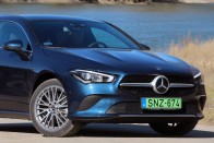 Csillagjegye: konnektor – Mercedes CLA 250e teszt 66