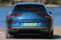 Csillagjegye: konnektor – Mercedes CLA 250e teszt 71