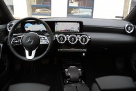 Csillagjegye: konnektor – Mercedes CLA 250e teszt 78