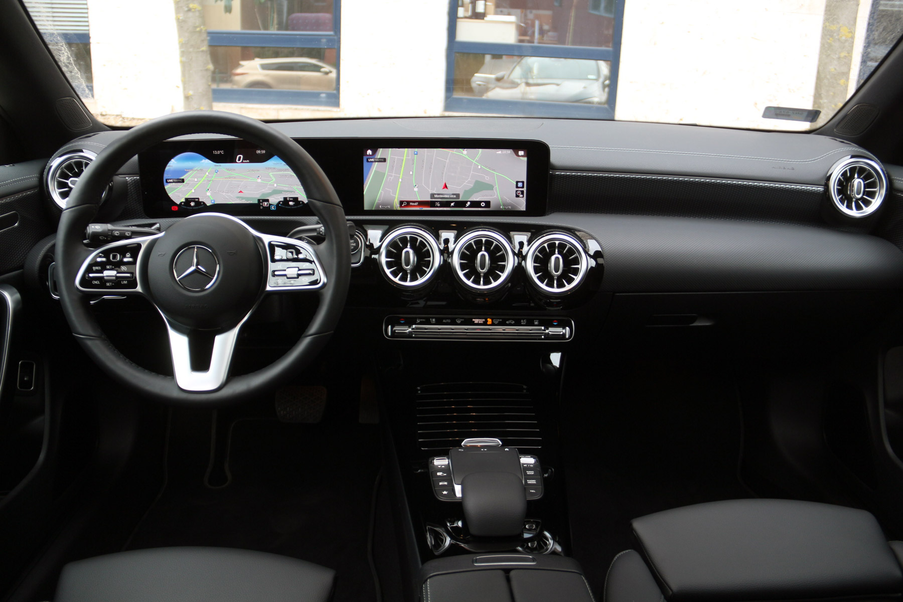 Csillagjegye: konnektor – Mercedes CLA 250e teszt 19