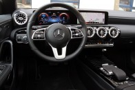 Csillagjegye: konnektor – Mercedes CLA 250e teszt 83