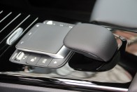 Csillagjegye: konnektor – Mercedes CLA 250e teszt 90