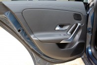 Csillagjegye: konnektor – Mercedes CLA 250e teszt 105