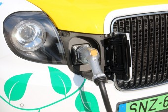 Így nézhet ki a villanyautó-emoji