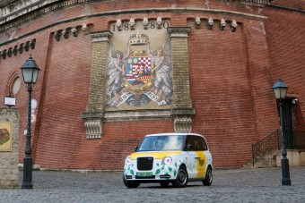 Most ez lehet Budapest legfeltűnőbb autója