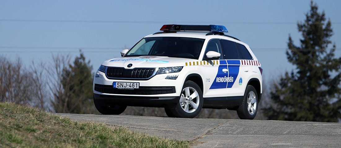 Így lesz rendőrautó egy SUV-ból