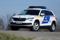 Így lesz rendőrautó egy SUV-ból 21