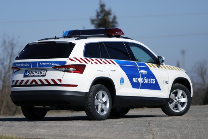Így lesz rendőrautó egy SUV-ból 41 Így lesz rendőrautó egy SUV-ból 41
