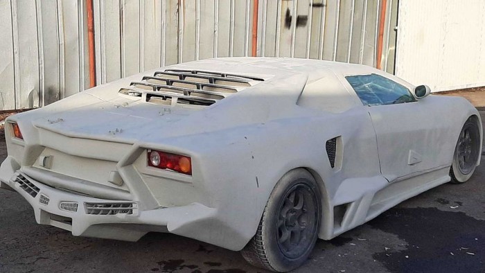 Pokoli rém ez a balkáni Lamborghini-koppintás, ráadásul drága is 5 | Vezess Pokoli rém ez a balkáni Lamborghini-koppintás, ráadásul drága is 5