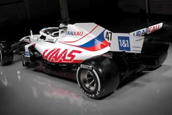 F1: Érik a botrány Schumacherék autója körül