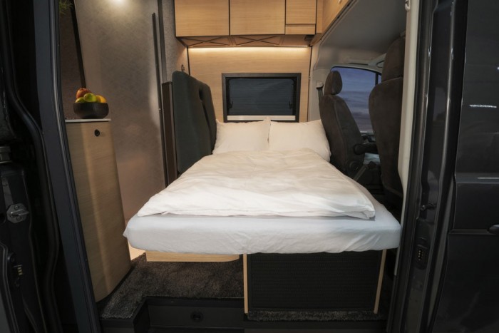 Praktikummal találkozik a luxus ebben az élhető méretű lakóautóban 4