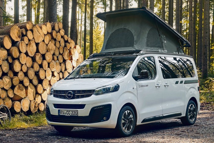 Gyári kempingbusz az Opeltől