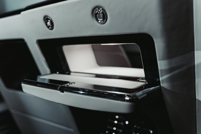 Luxusautó szégyenlős milliárdosoknak 8 | Vezess Luxusautó szégyenlős milliárdosoknak 8