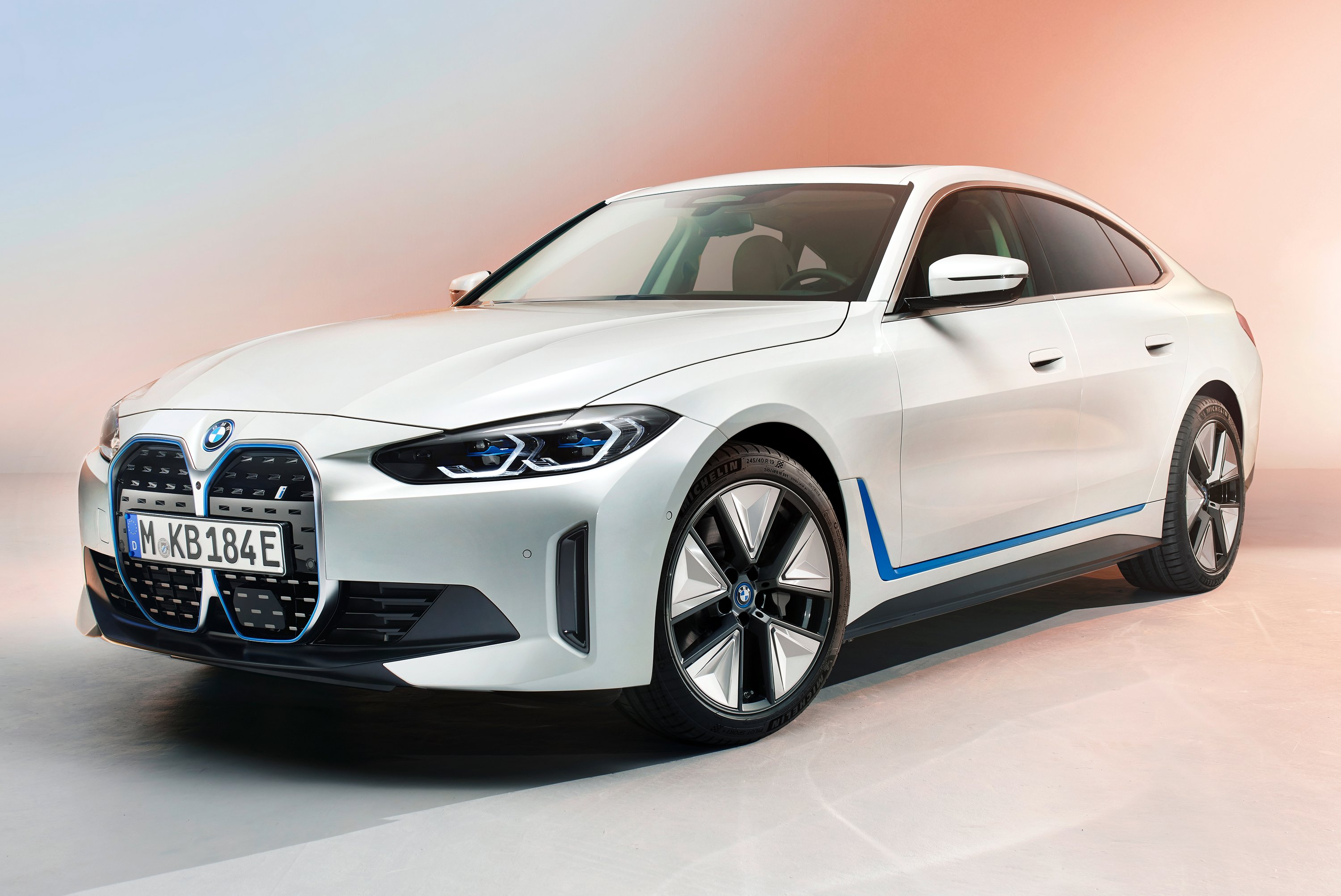 Az M4-esnél is erősebb lesz az elektromos BMW i4 5