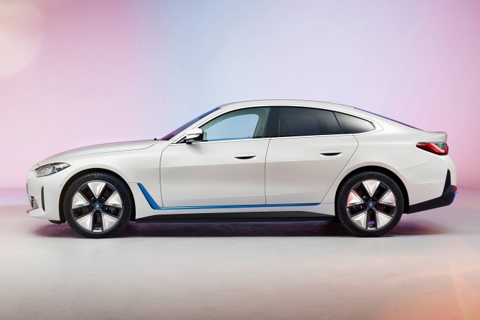 Az M4-esnél is erősebb lesz az elektromos BMW i4 6