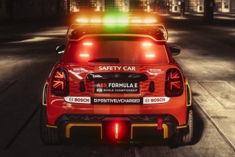 Biztonsági autót faragtak az elektromos MINI-ből