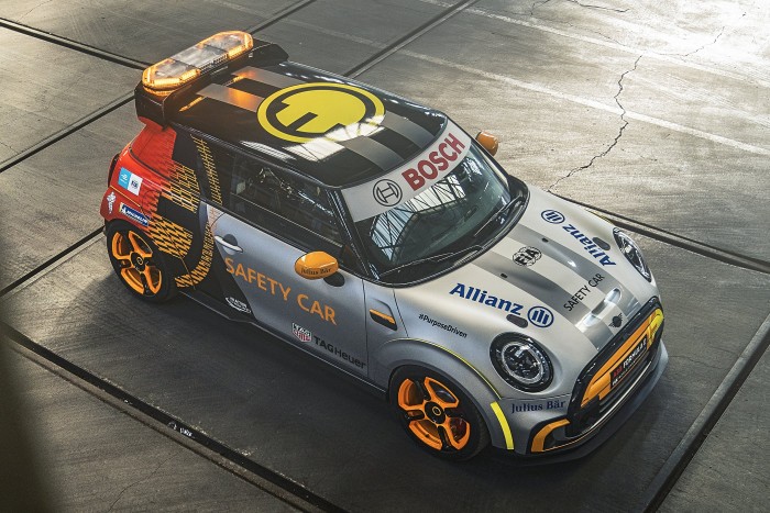 Biztonsági autót faragtak az elektromos MINI-ből 7