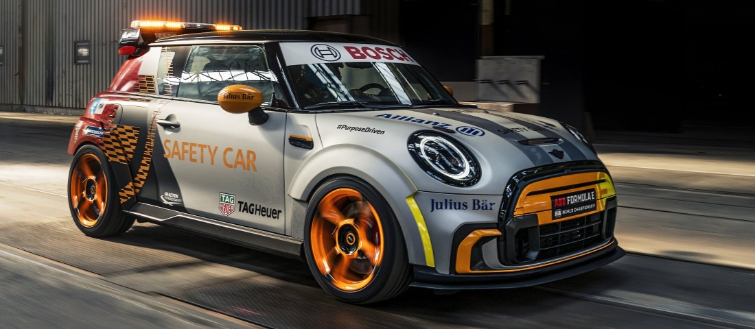 Biztonsági autót faragtak az elektromos MINI-ből