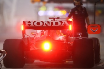 F1: Leleplezte magát a Honda, örülhet a Merci