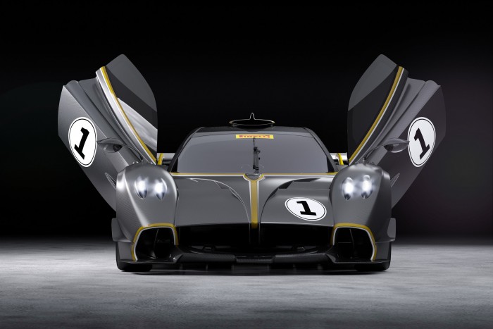 Félelmetes tudású versenyautó a Paganitól 9