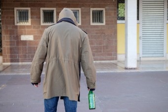 Részeg esett az autó elé, ki felel a haláláért?