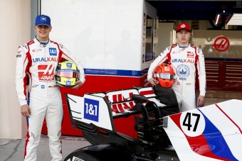 Schumachernek jót tehet a tuskó csapattárs