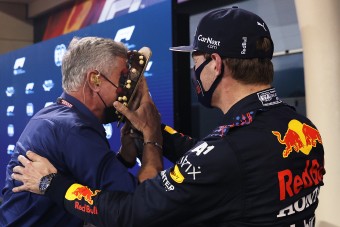 F1: Tortával poénkodott Verstappen a pole után