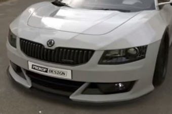 Összegyúrtak egy Škodát egy Honda NSX-szel, bámulatos az eredmény