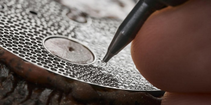 Több mint 2200 gyémánt borítja a luxusórát 3